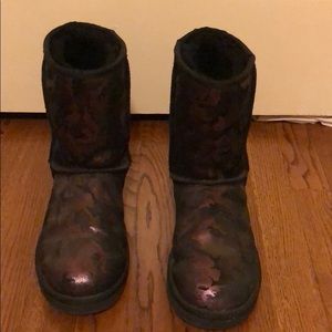 Pink black camo Uggs Sz 9 in like new condition